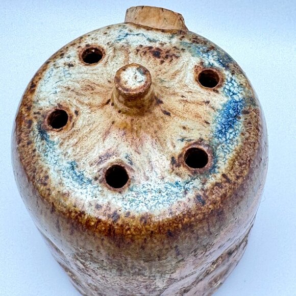 Art Studio Pottery Salt Shaker Cork Stopper Signed By Artist D. Lewis Handmade - Picture 9 of 9